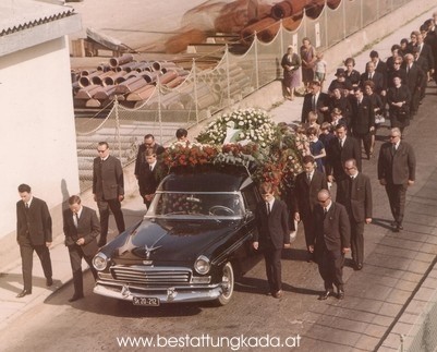 Leichenwagen Chrysler Windsor Sedan.